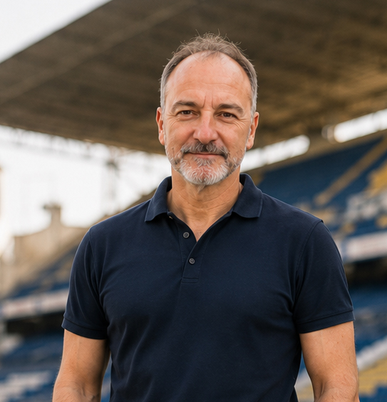 Javi Miranda en una instalación deportiva